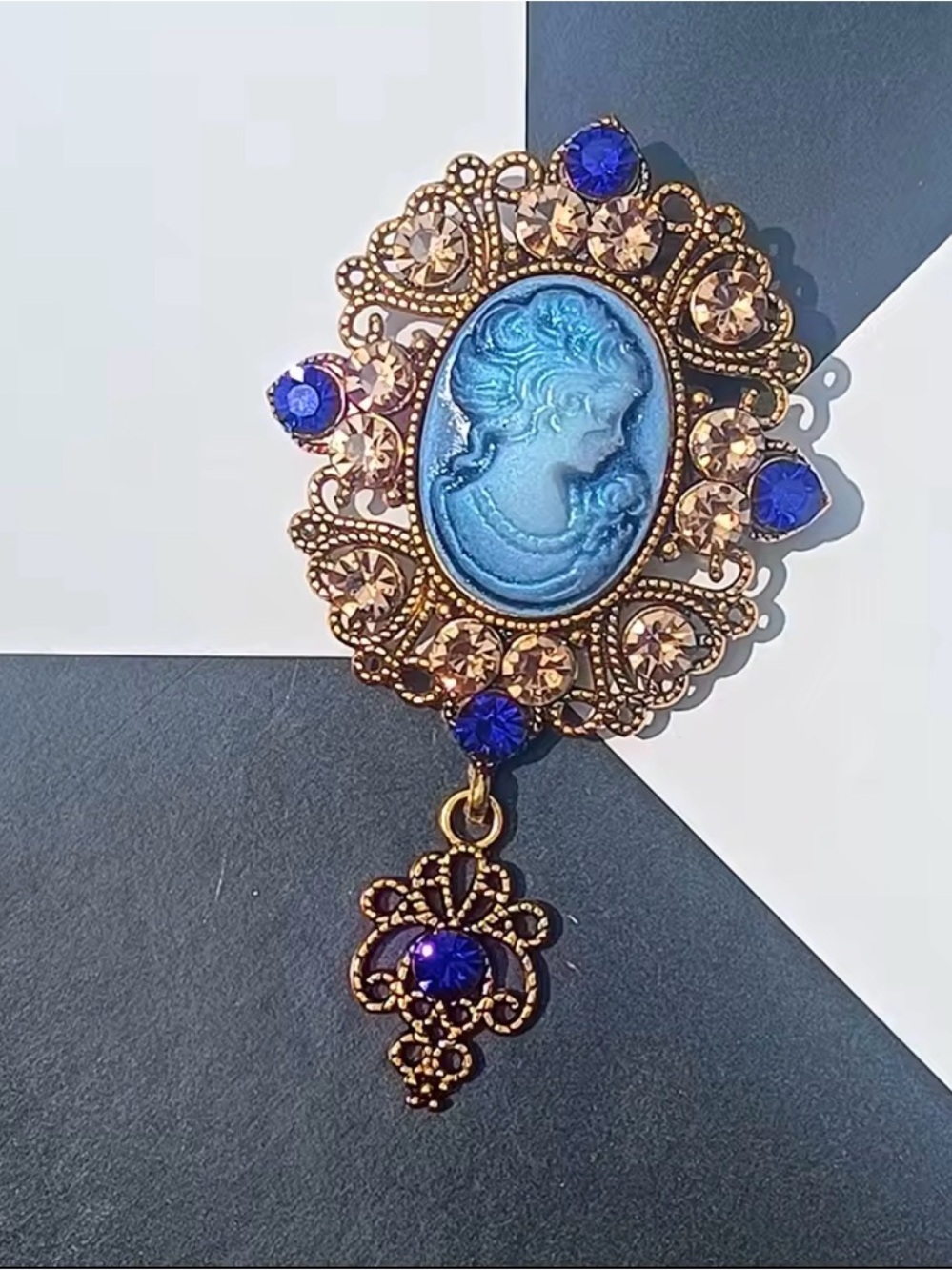 Accents Vintage Cameo Elegant Queen Head Portrait Gold tone with Sapphire Brooch - Picture 3 of 5